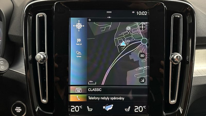 Volvo XC40 2.0 T3 AUT Momentum Pro - fotka 27 z 28