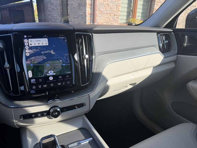 Volvo XC60 (2022) Volvo XC60 T8 Ultimate (455k) - fotka 19 z 30