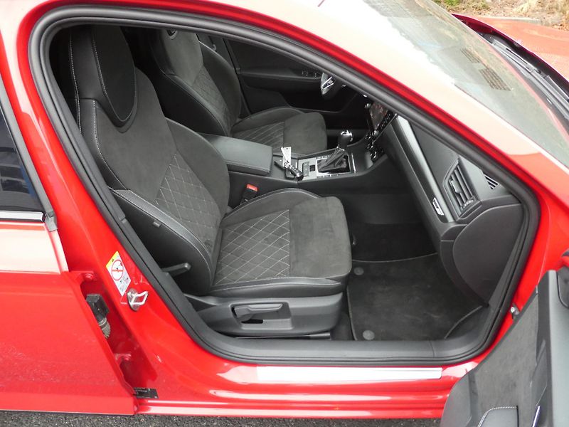 Škoda Superb Kombi 2,0TDi 147kW SPORTLINE - fotka 14 z 15