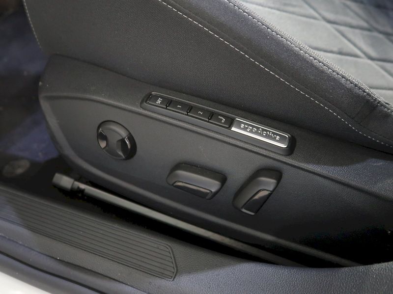 Volkswagen Golf (2022) STYLE 2.0TDI 110KW DSG - fotka 14 z 38
