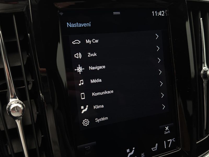 Volvo V90 CC D4 AWD PRO AUT - fotka 39 z 52