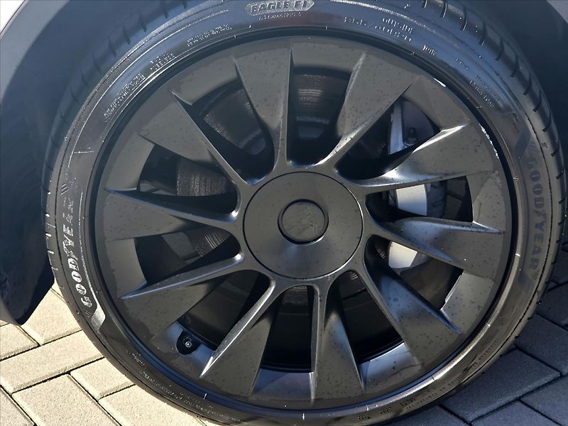 Tesla Model Y 0,0 LFP Ryzen Tažné Enhanced A - fotka 21 z 22