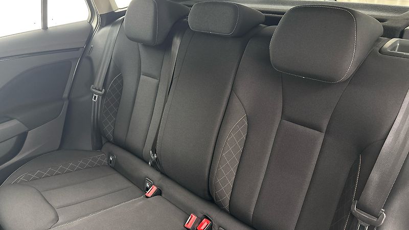 Škoda Scala 1.0 TSI Ambition - fotka 16 z 23