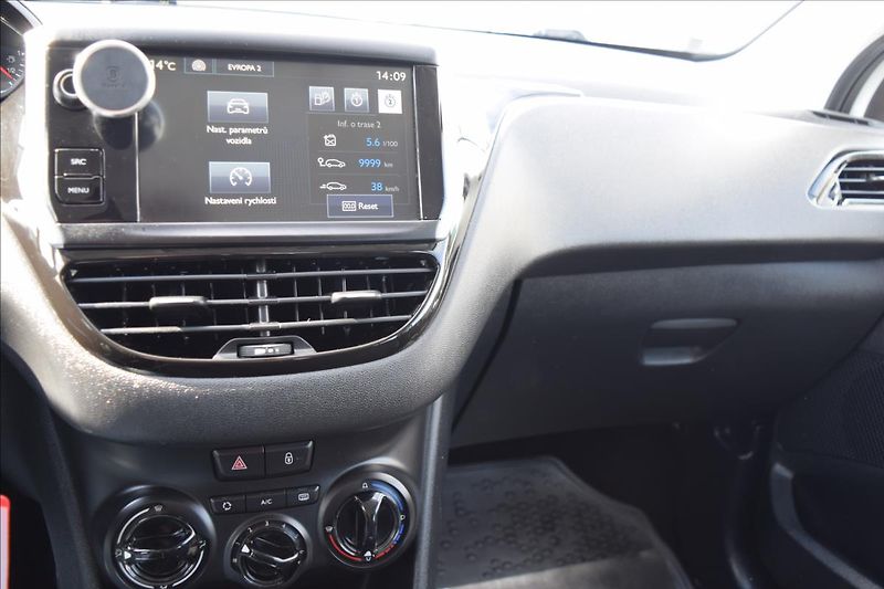 Peugeot 208 1,4 HDi 50KW NÍZKÉ KM KLIMA - fotka 43 z 50