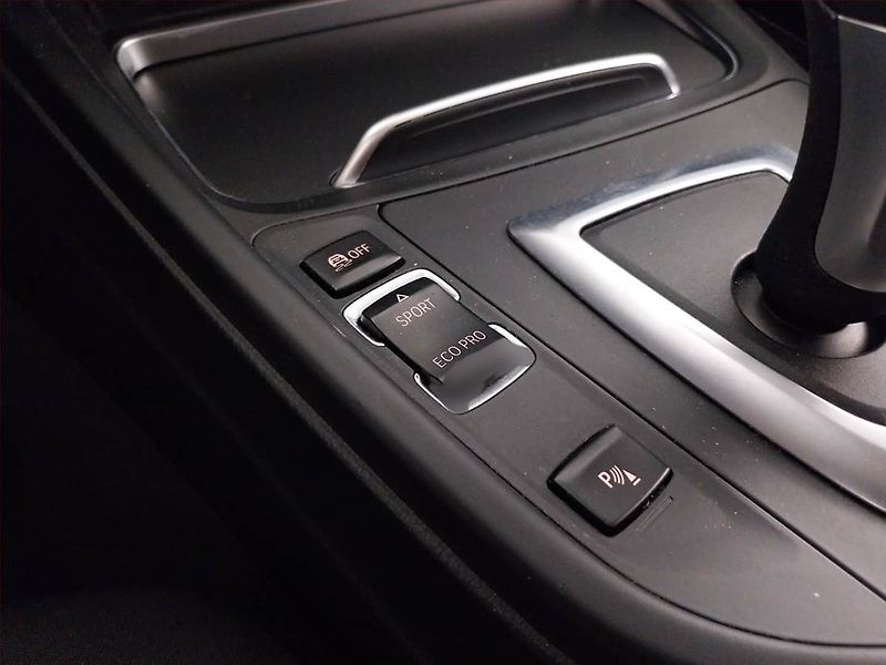 BMW Řada 3 (2016) 330 d xDrive, 4X4, Automat - fotka 24 z 28