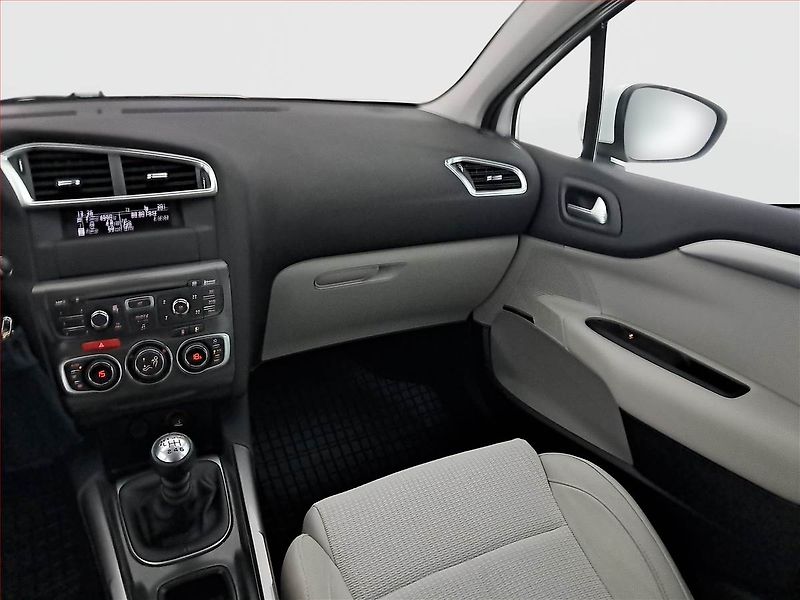 Citroën C4 (2012) Exclusive 1.6 HDi, Serv.kniha - fotka 8 z 19
