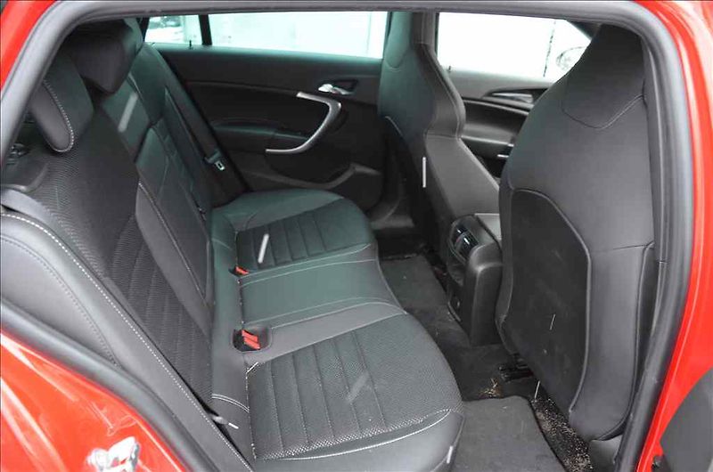 Opel Insignia (2011) ST 2,8 OPC 4X4 - fotka 23 z 25