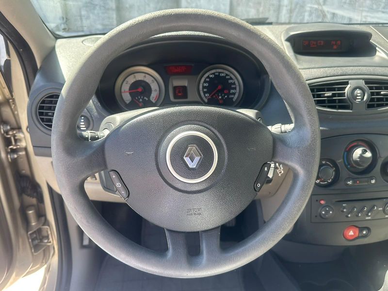 Renault Clio (2007) 1.2i, 55KW - fotka 13 z 20