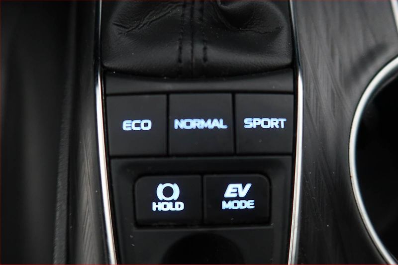 Toyota Camry (2022) Prestige 2.5 Hybrid - fotka 21 z 21