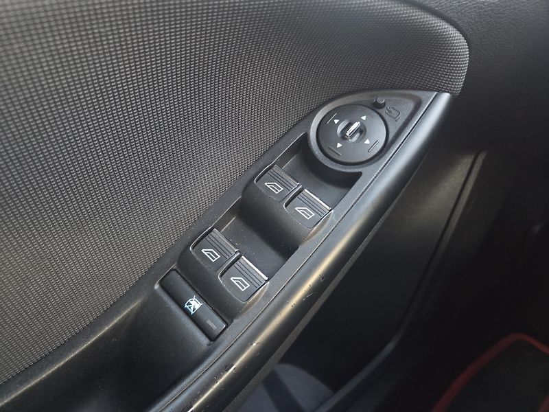 Ford Focus 1.0 ecoboost 74 kW, top stav - fotka 20 z 23