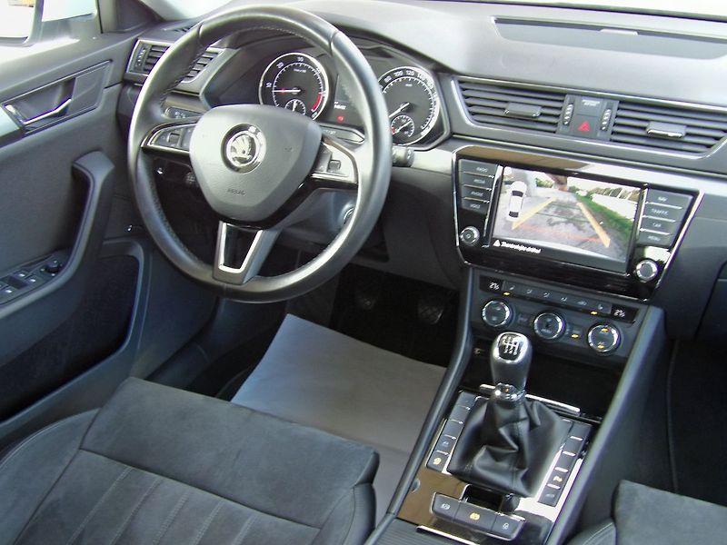 Škoda Superb 2.0TDI Style ČR Canton ACC Kam - fotka 18 z 36