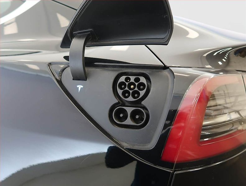 Tesla Model 3 (2019) Std Range Plus 52kWh, SoH 78% - fotka 31 z 32