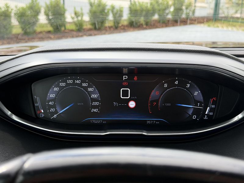 Peugeot 3008 (2018) 1.6 PureTech 133 kW/tažné - fotka 21 z 22