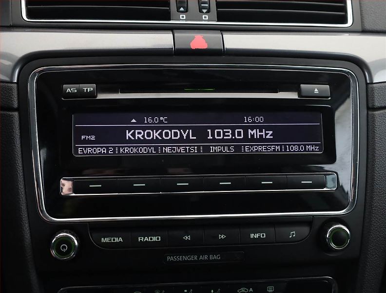 Škoda Superb (2015) 2.0 TDI, Serv.kniha, Tempomat - fotka 13 z 17