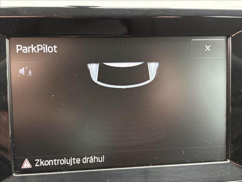 Škoda Superb 1,6 TDi 88kW Xenon,ACC,Výhřev - fotka 19 z 36