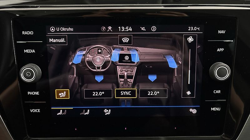 Volkswagen Touran 2.0 TDI DSG Comfortline - fotka 26 z 27