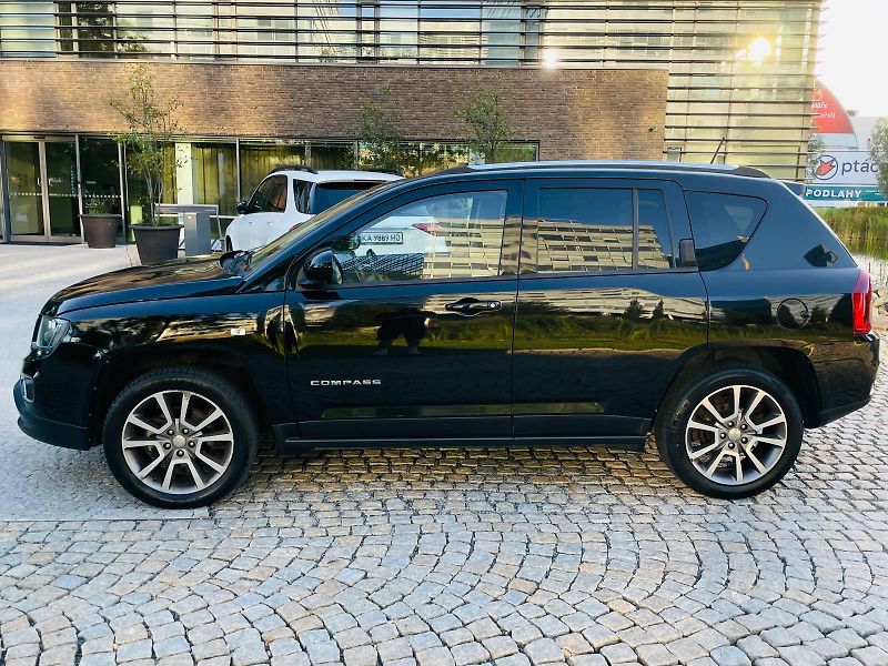 Jeep Compass 2.4i 4x4 AUT KAMERA TAŽNÉ - fotka 19 z 47