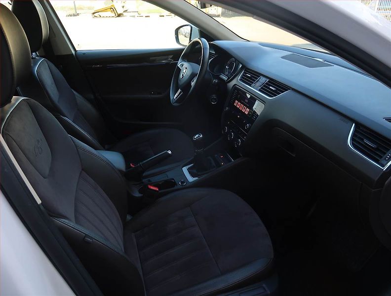 Škoda Octavia (2018) Laurin&Klement 1.4 TSI - fotka 9 z 24