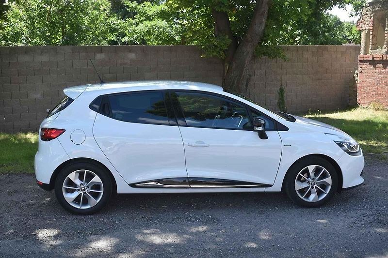Renault Clio jezdí dobře jak na kvalitním, tak i na horším povrchu.