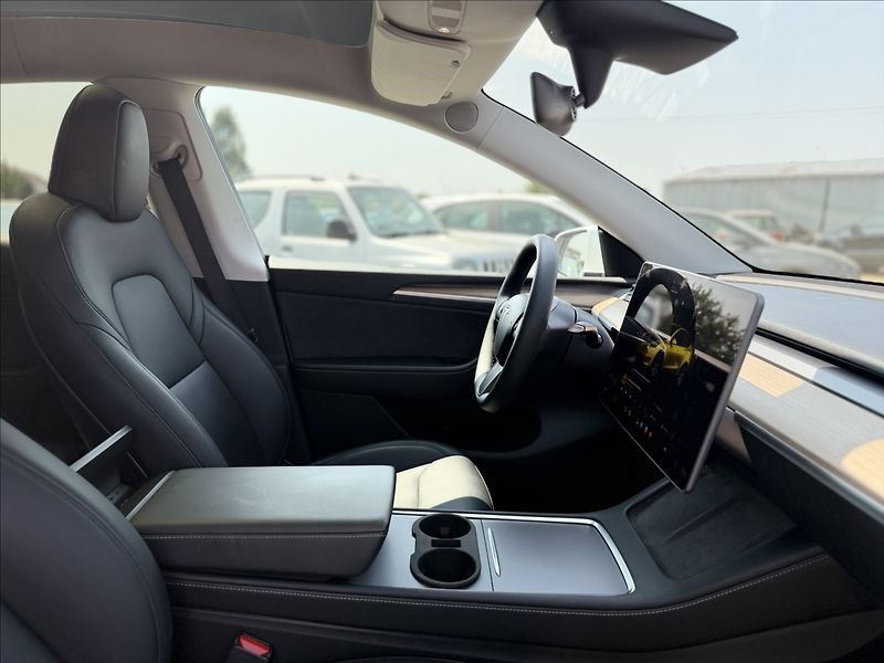 Tesla Model Y 0,0 220kW NOVÉ V ČR DPH 38tKm - fotka 31 z 34