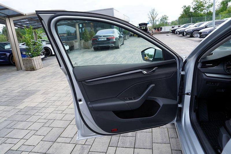 Škoda Octavia IV  2.0 TDI DSG 4x4/150 PS - fotka 14 z 43