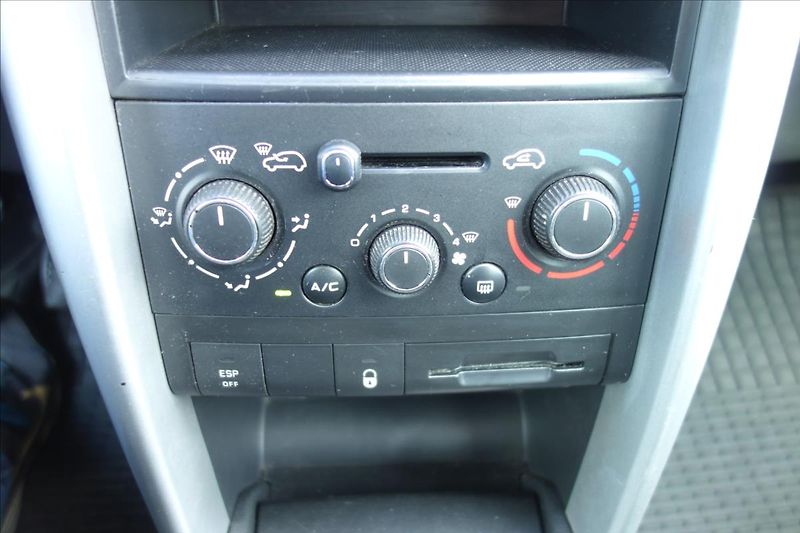 Peugeot 207 1,4 i 54KW, ČR, SERVIS. KN. - fotka 22 z 30