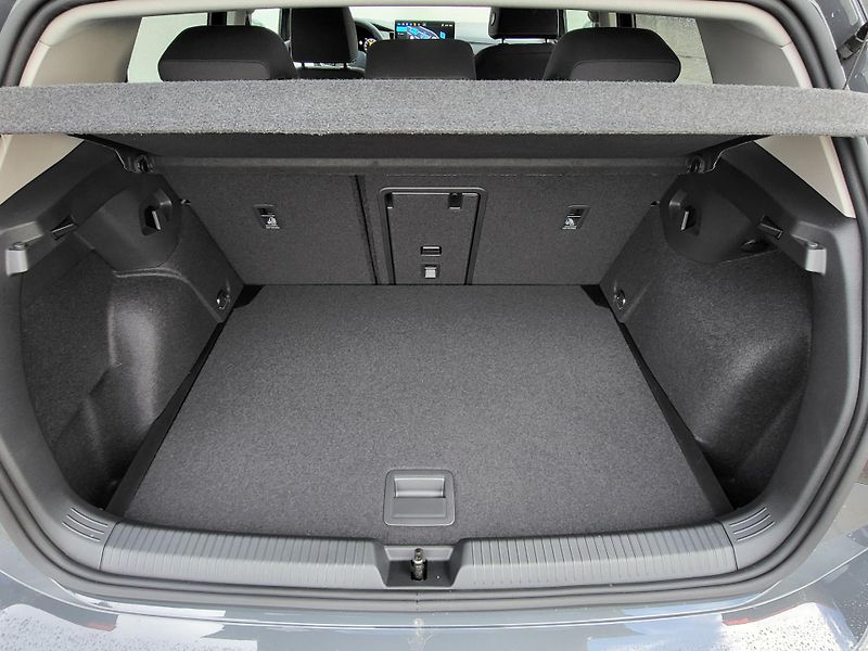 Volkswagen Golf (2026) People 1,5 eTSI 85kW 7DSG mHEV - fotka 19 z 22