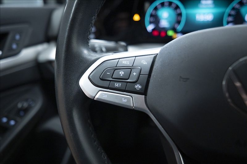 Volkswagen Golf 1,5 eTSI DSG KAMERA VÝHŘEV ČR - fotka 20 z 45