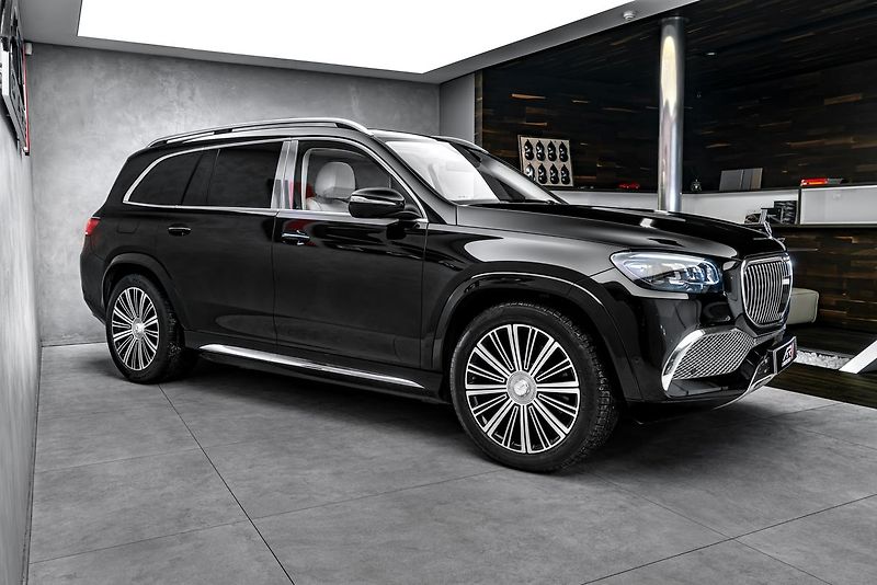 Mercedes-Benz GLS 4MATIC MAYBACH - fotka 4 z 28