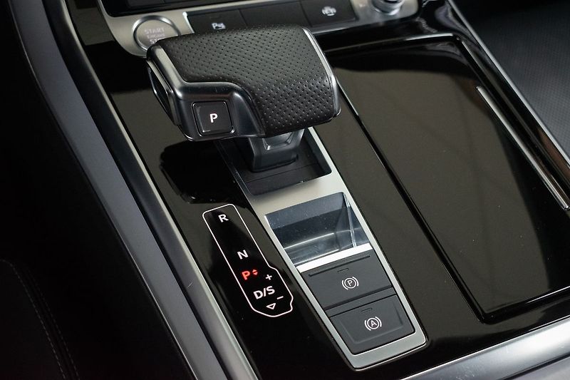 Audi Q8 50TDI S-LINE*4x4*AIR*KESSY*DPH - fotka 25 z 45