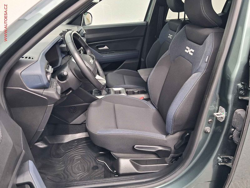 Dacia Duster (2024) 1.0 TCe, 1.maj,ČR, Journey - fotka 9 z 21