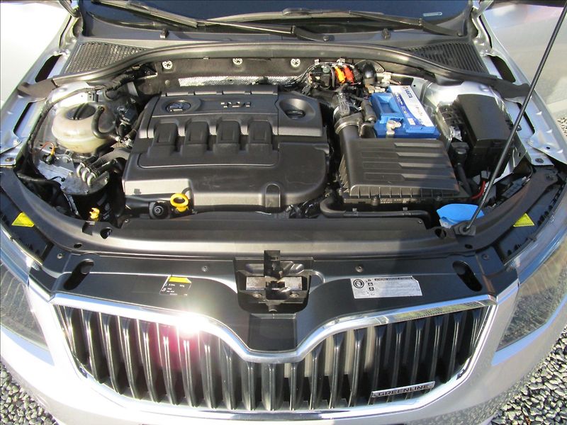 Škoda Octavia Combi 1.6TDi Greenline, Bi-xen - fotka 54 z 56