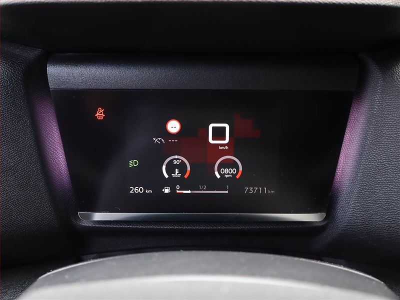 Citroën C4 (2021) Feel 1.2 PureTech, ČR,1.maj - fotka 9 z 15