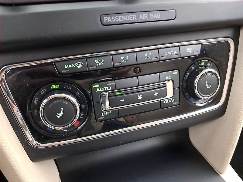 Škoda Superb (2011) 2.0 TDI, Automat, Navi - fotka 15 z 20
