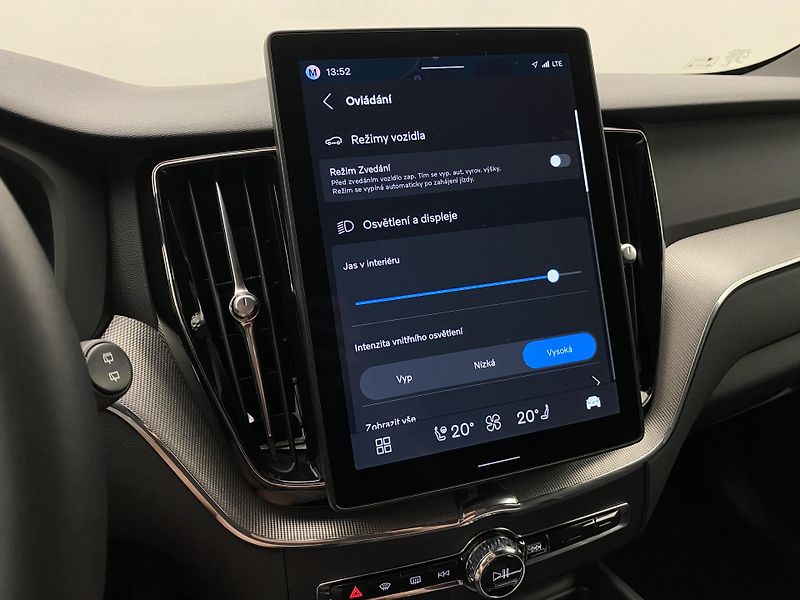 Volvo XC60 T6 AWD RECHARGE BLACK EDITION - fotka 48 z 61