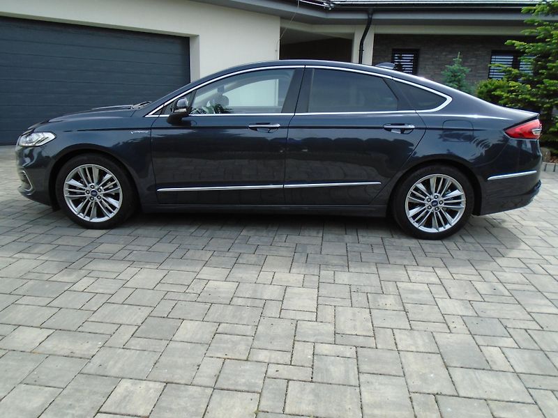 Ford Mondeo 2.0HYBRID 187PS VIGNALE ecvT - fotka 7 z 41