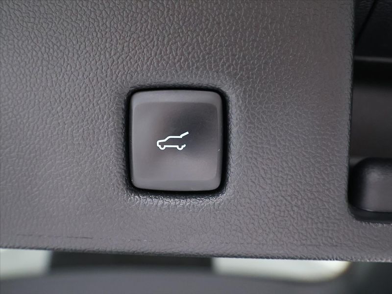 Ford Kuga 2,5 Hybrid 140kW AWD Titanium - fotka 11 z 28