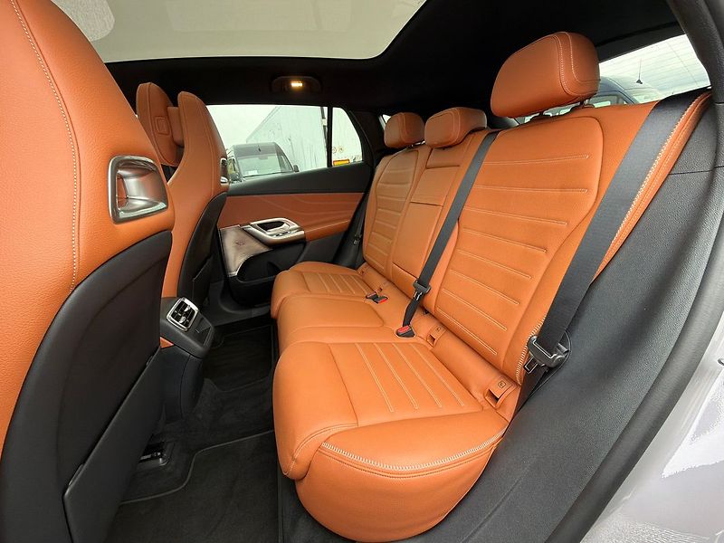 Mercedes-Benz GLC 400 4MATIC EQ - fotka 28 z 36