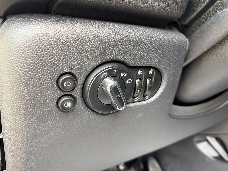 Mini Cooper 1.5 TURBO 100kW LED REZERVACE - fotka 14 z 38