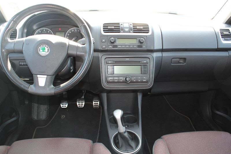 Škoda Fabia (2009) 1.4 16V SPORTLINE 2x sada kol  - fotka 15 z 19
