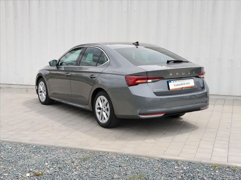 Škoda Octavia 1,5   M-HEV TOP SELECTION 110k - fotka 22 z 31