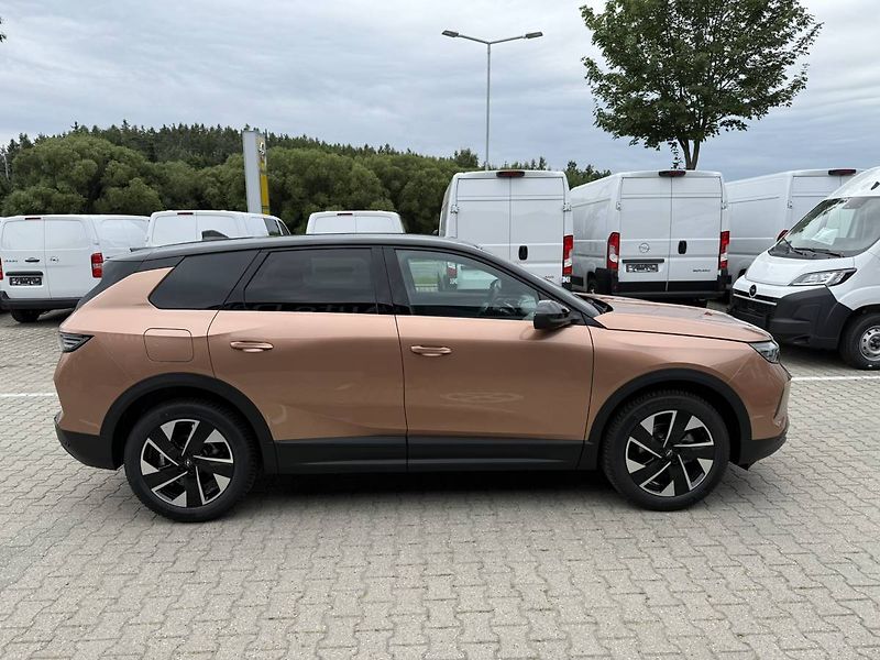 Opel Grandland GS Hybrid 1.2 TURBO (107kW/145 - fotka 6 z 25