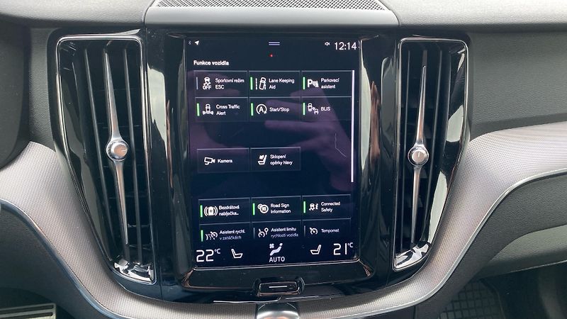 Volvo XC60 R-DESIGN, B4 AWD, 145+10 kW / - fotka 16 z 30