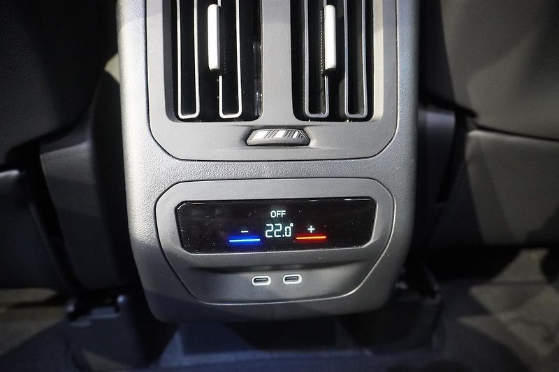 BMW iX3 50 xDrive M-Sport PA-Pro HuD T - fotka 14 z 16