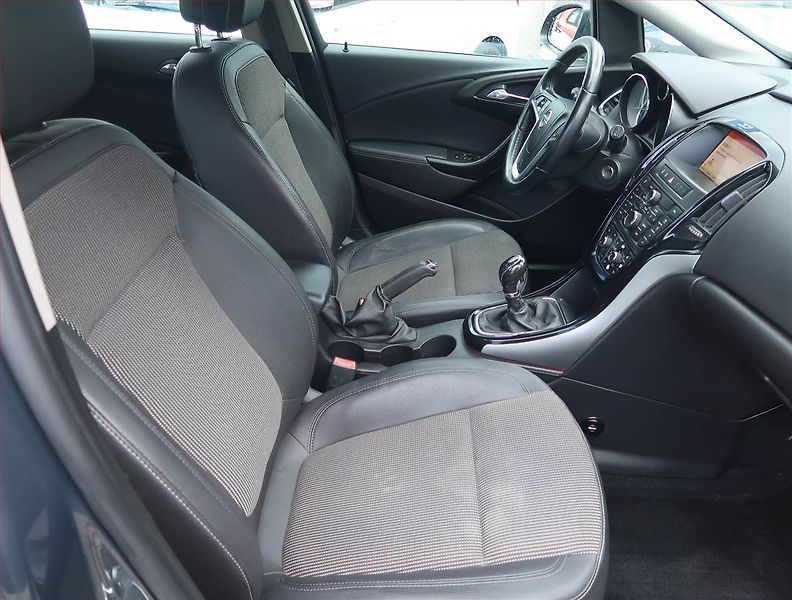 Opel Astra (2015) 1.6 CDTI, Serv.kniha, Tempomat - fotka 9 z 15