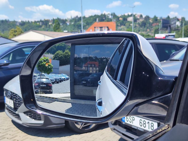 Hyundai Grand Santa Fe 2.2 CRDi/147kW Luxury AT 4x4 - fotka 20 z 43