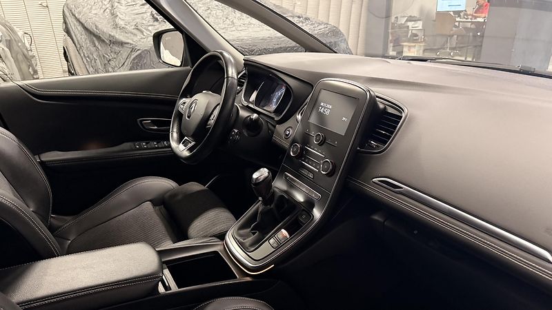 Renault Grand Scénic (2021) TCE 140,REZERVOVÁNO - fotka 36 z 56