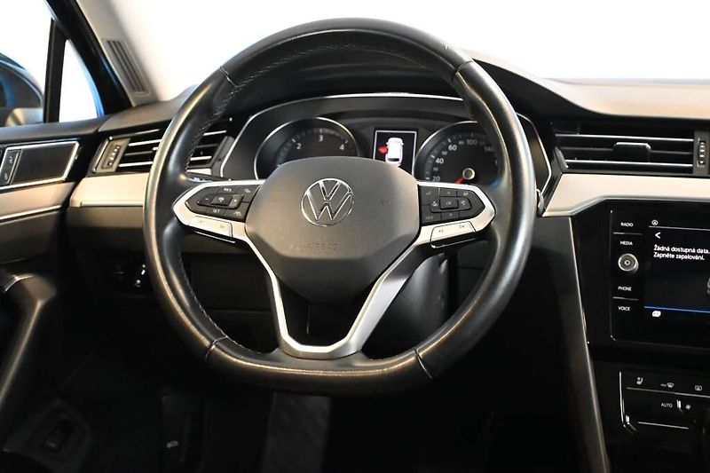Volkswagen Passat (2023) 2.0 ELEGANCE LED MATRIX DSG AC - fotka 13 z 32