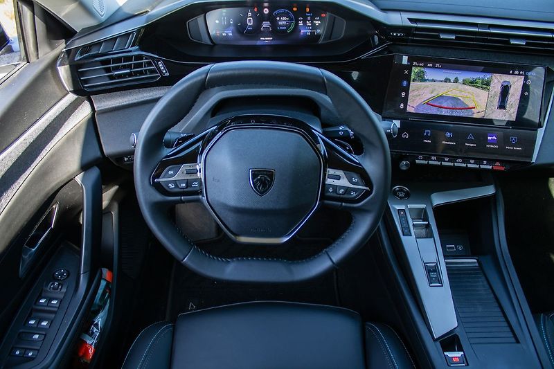 Peugeot 408 hybrid - fotka 19 z 21
