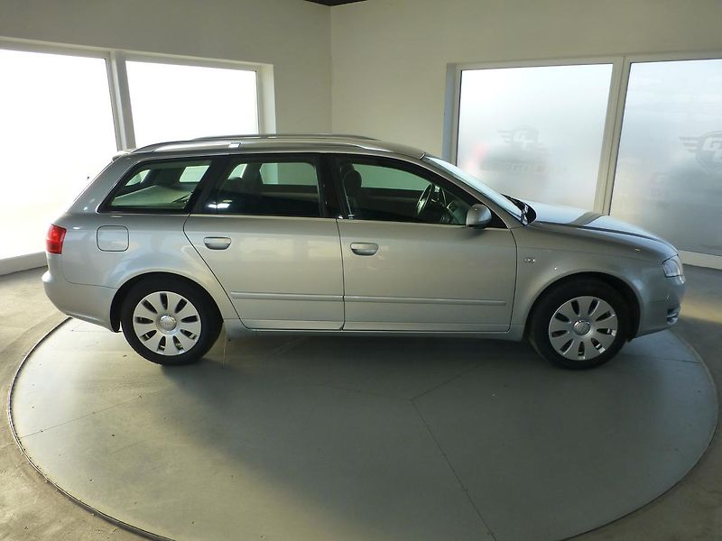 Audi A4 (2006) 1,6I**DIGIKLIMA**ALU**TAŽNÉ - fotka 5 z 25